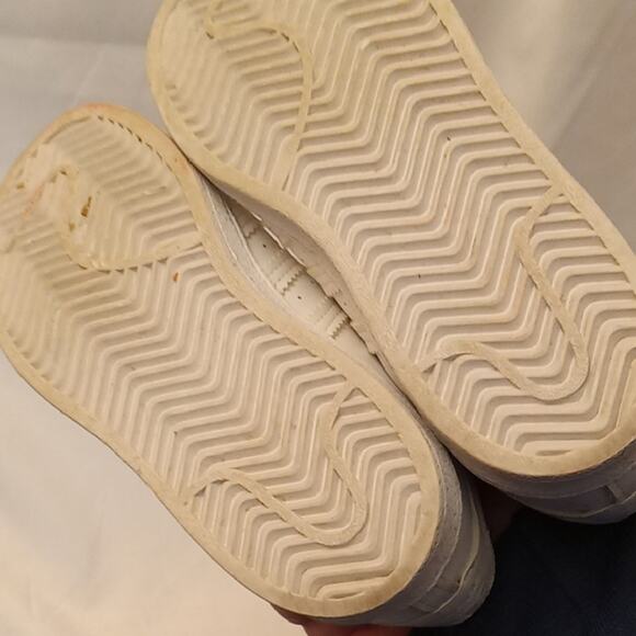 Adidas Toddler Size 9.5 Shell Toe Ortholite Cream Shoes - Picture 9 of 10